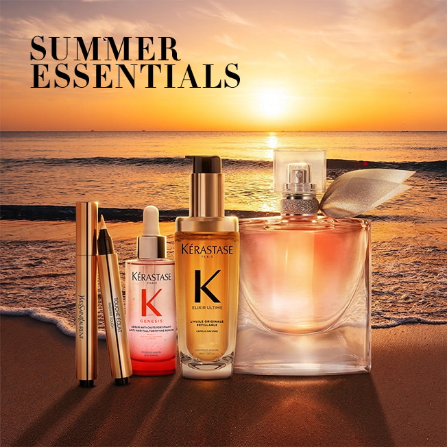 Kérastase Sommer-Beauty-Produkte am Strand bei Sonnenuntergang für glänzendes Haar und luxuriöse Summer Nights.