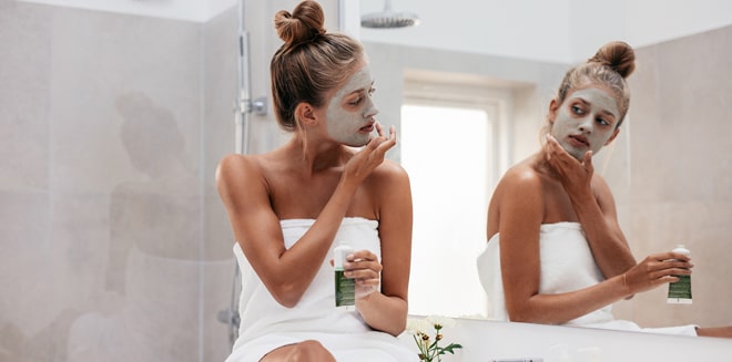 Dermatologische Pflege für unreine Haut