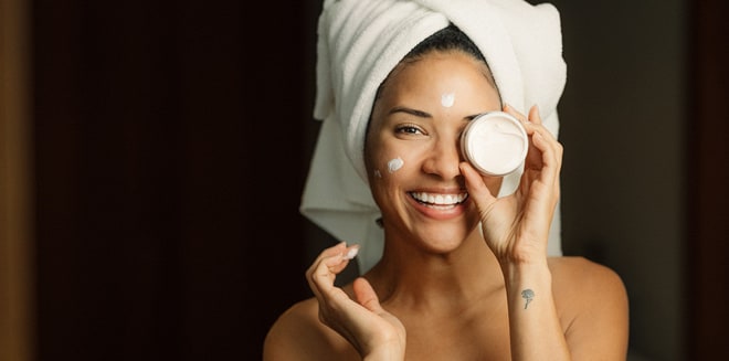 Dermatologische Pflege für trockene Haut