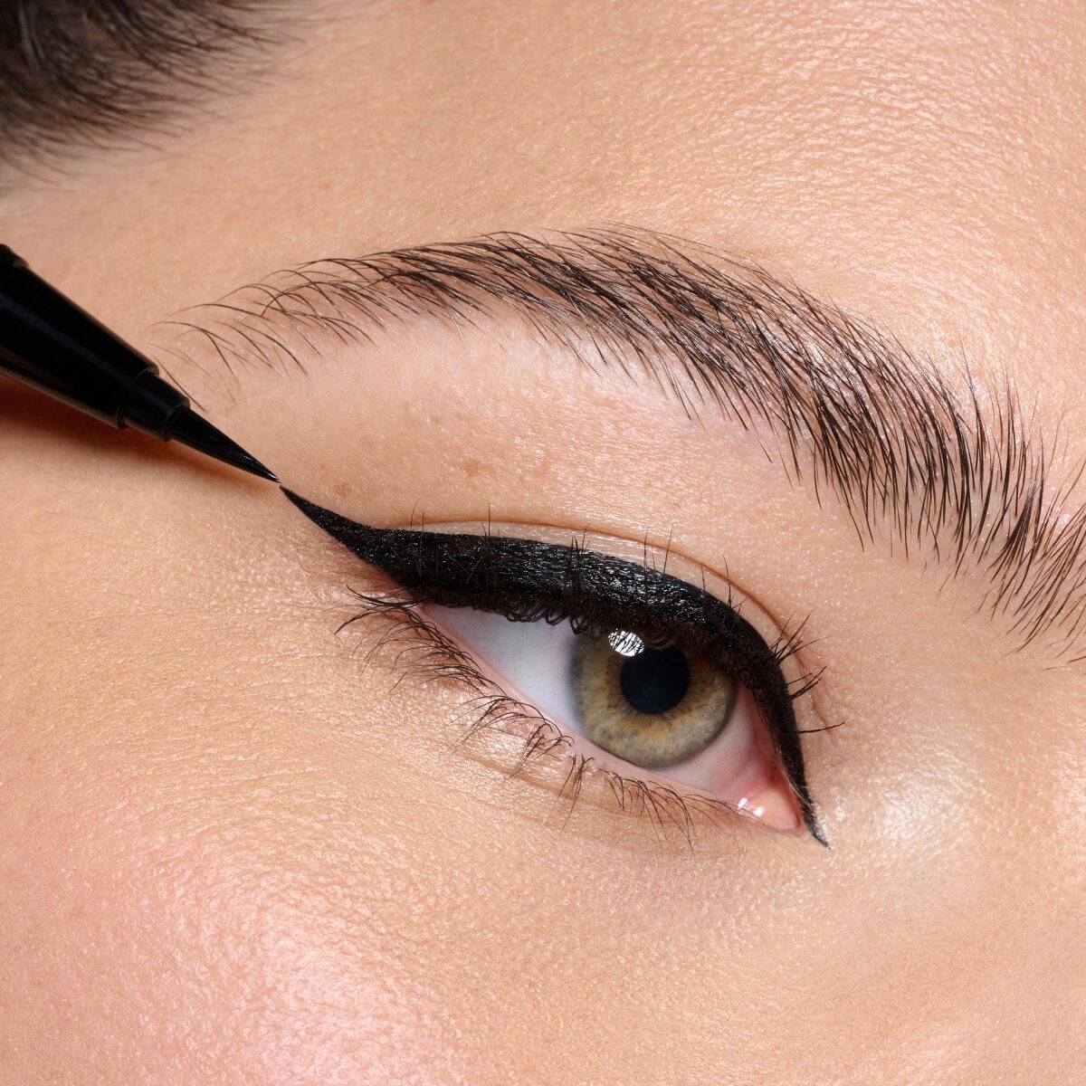 Hyper Liner Brush Eyeliner Waterproof