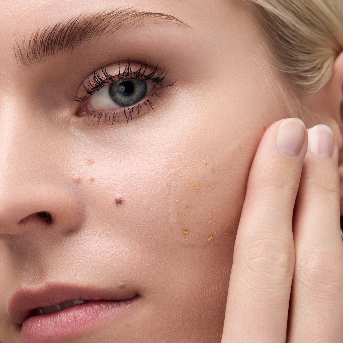 Glam In Gold Hydrating Primer - 010 Oh My Goldness