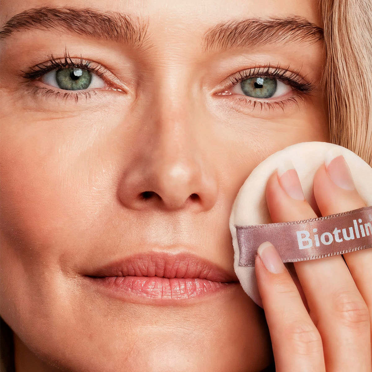 Hydrolon Natural Skin Transparency Revealing Powder-To-Cream