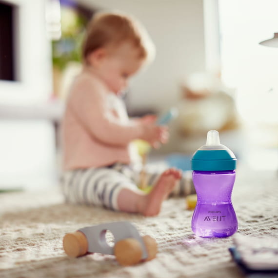 Tasse à bec souple et résistante aux morsures