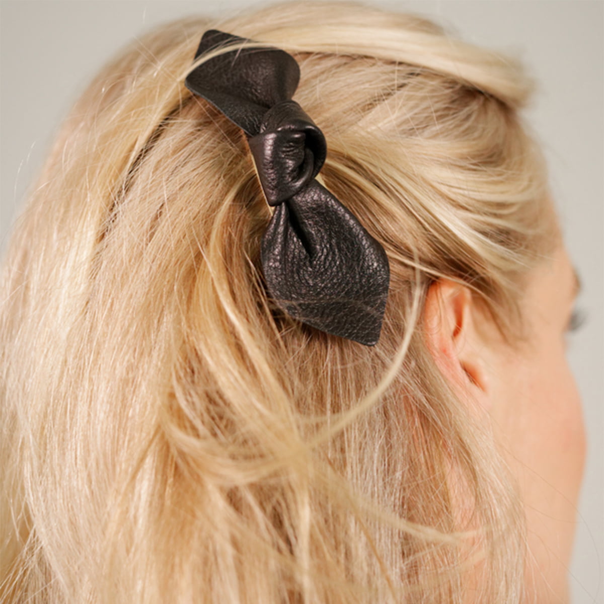 Leather Bow Big On Clip Black