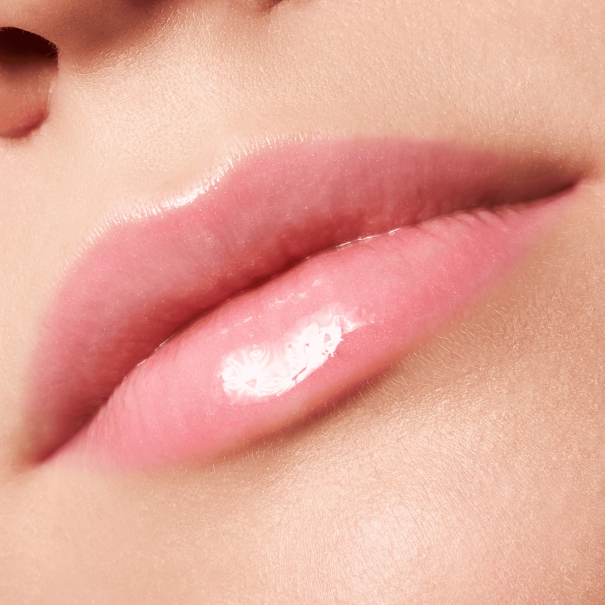 The Super Balm Glossy Lip Treatment - 01 Balmazing!