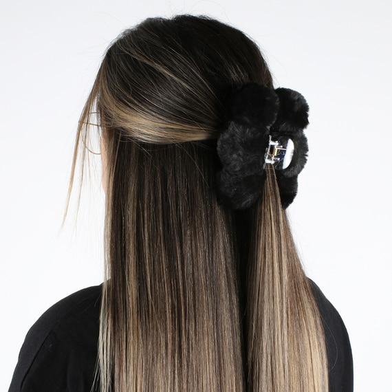 Pince à Cheveux en Fausse Fourrure avec Pompons