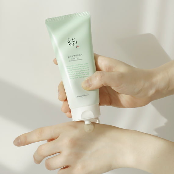 Green Plum Refreshing Cleanser