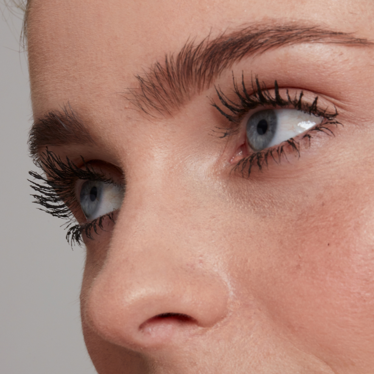 On The Rise Lash Booster Grey