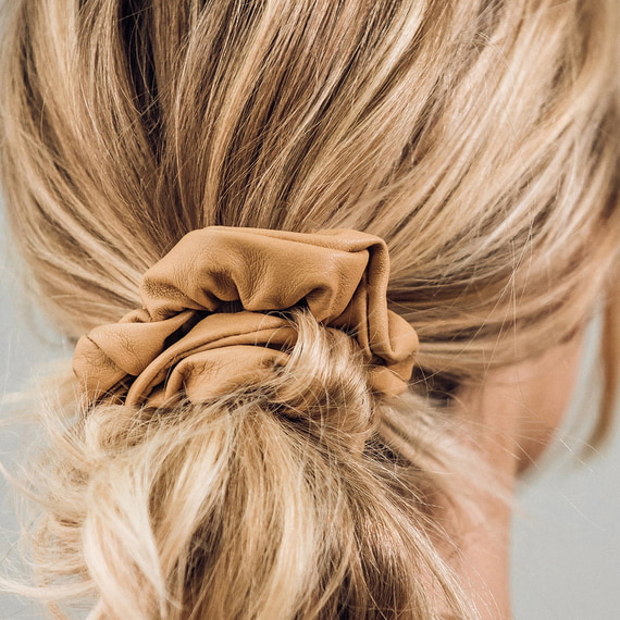 Leather Scrunchie Narrow Camel