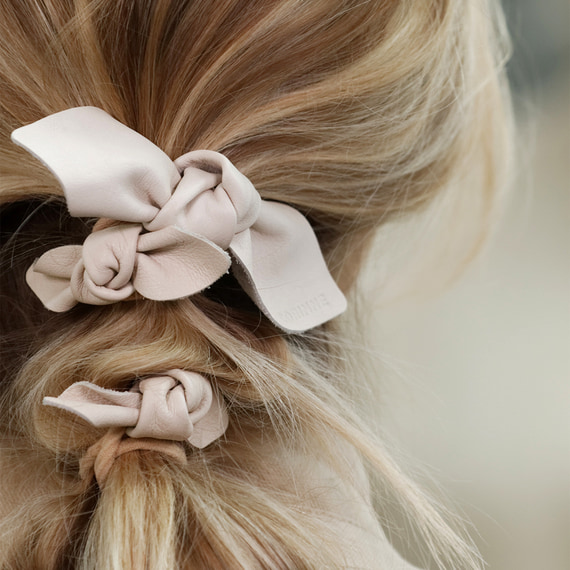 Leather Bow Small Hair Tie Cream