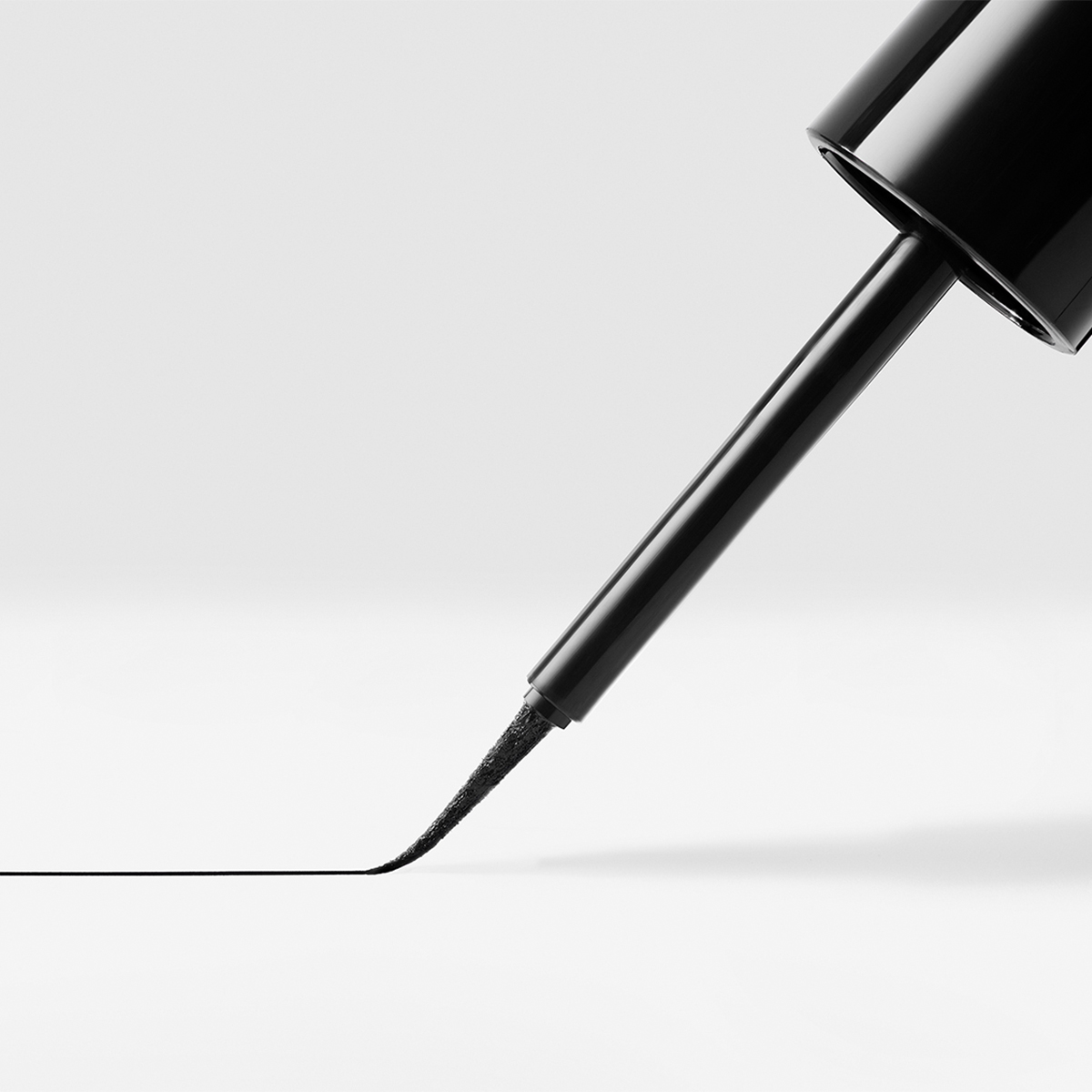 CS Micro Easy Precision Liquid Liner - Blackout 001