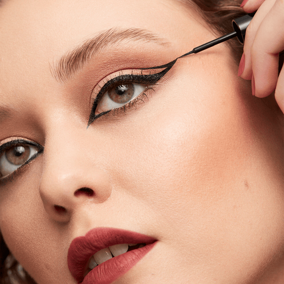 CS Micro Easy Precision Liquid Liner - Blackout 001
