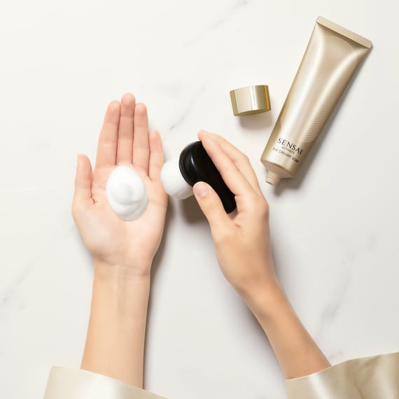 The Creamy Soap (with Brush)