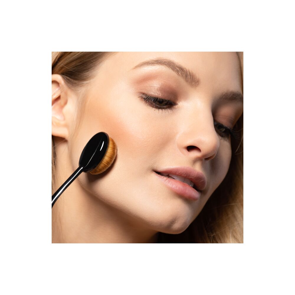 Medium Oval Brush