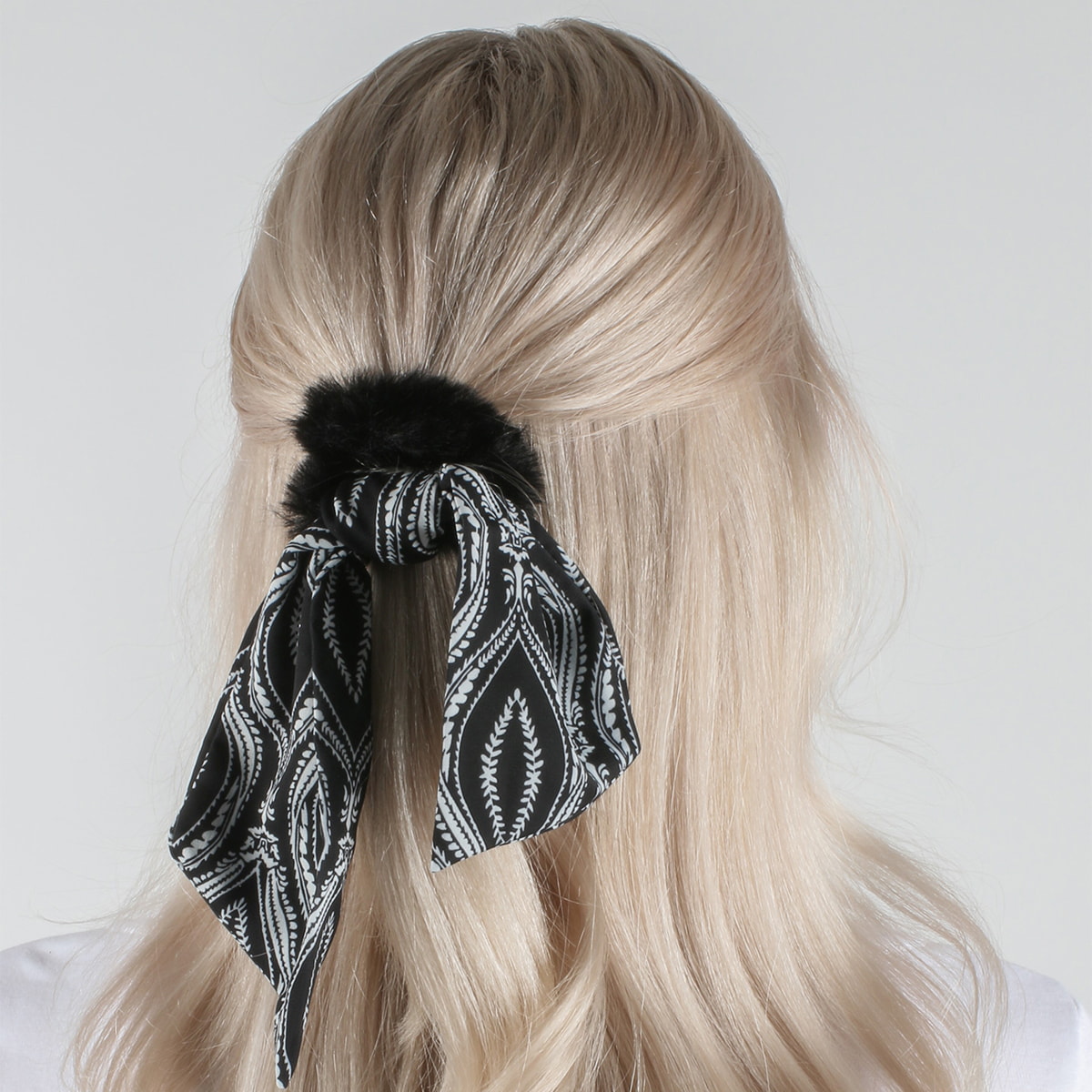 Fausse Fourrure Scrunchie avec Noeud en Satin - marron et noir