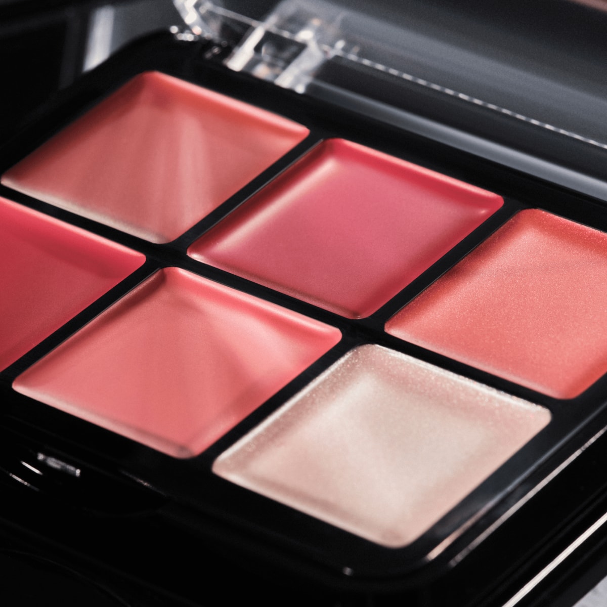 Blur Balm Blush Palette - 010 Blush Blindness