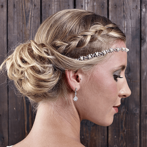 Pretty Roll mit Perlen und Steinen für die Boho undone Frisur