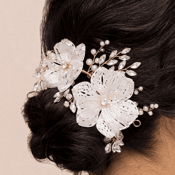 Hair clip with flowers, stones and white pearls, gold