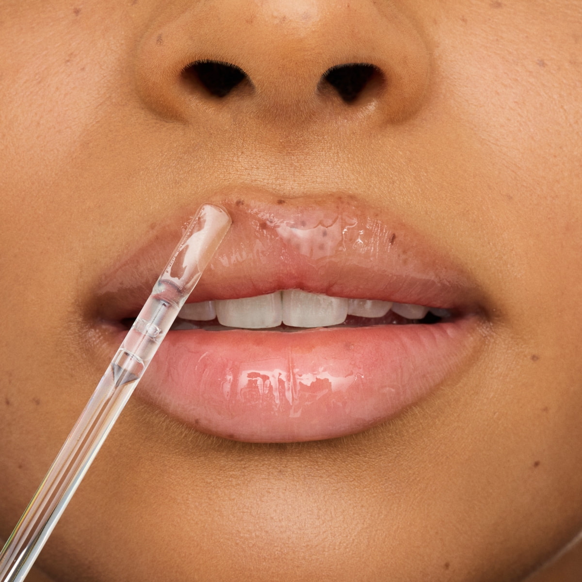 Glass Shine Plumping Lip Filler
