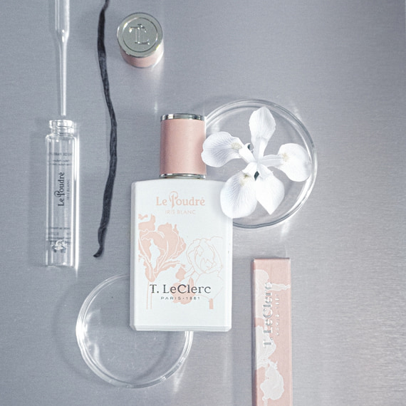 Le Poudre White Iris