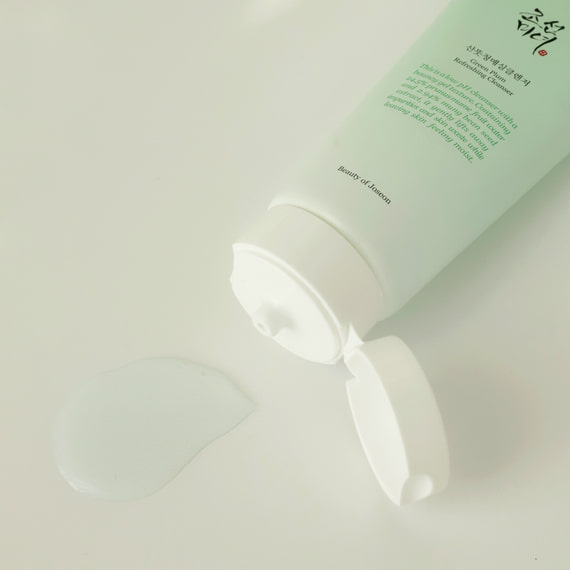 Green Plum Refreshing Cleanser