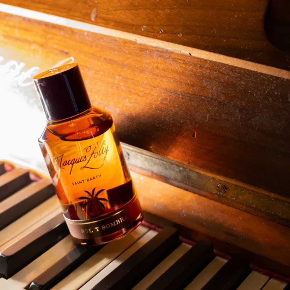 Sol y Sombra Eau de Parfum