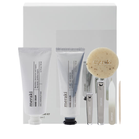 	Confezione regalo Crema mani + Siero mani + Sapone + Set per unghie