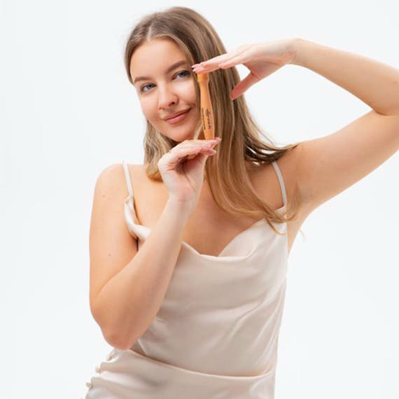 Roll-On Under-Eye Serum with Caffeine & Q10