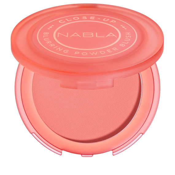 Close-Up Blurring Powder Blush
