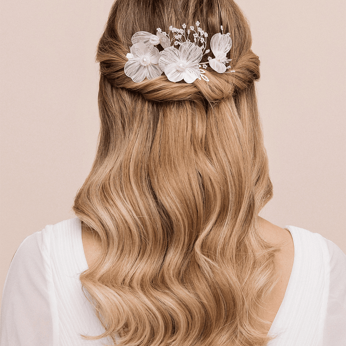 Hair clip with delicate leaves and pearls, white