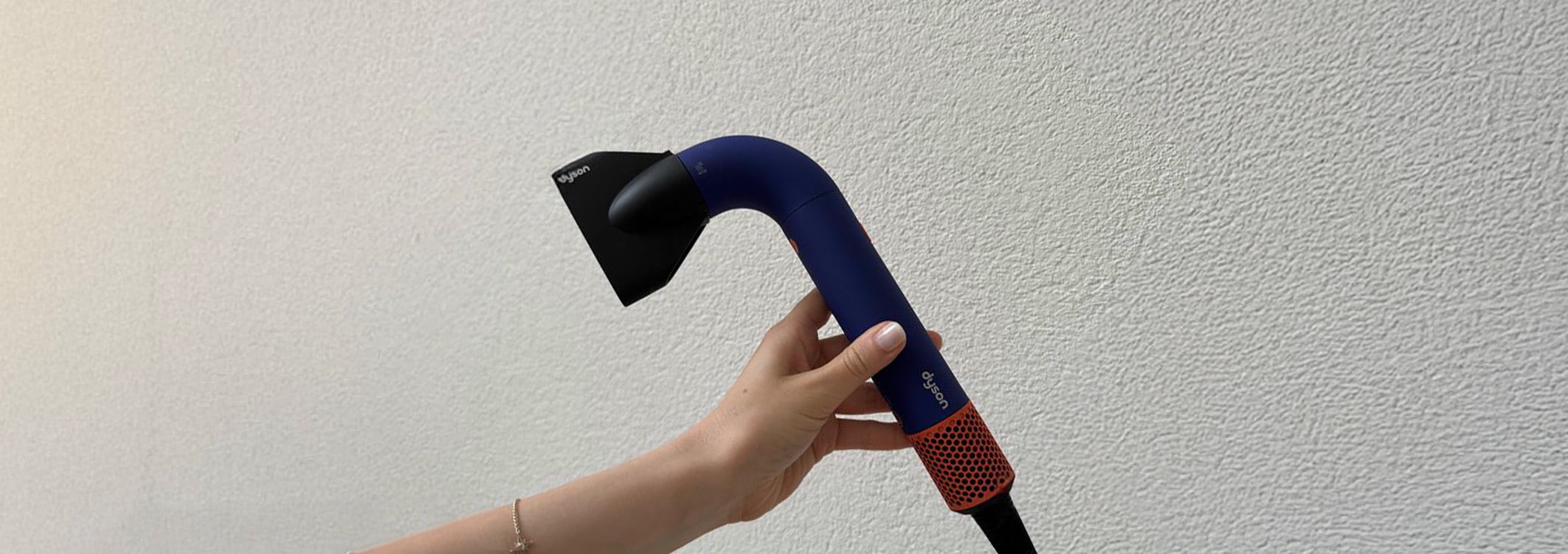 Professionelle Styling Duse von Dyson mit weissem Hintergund