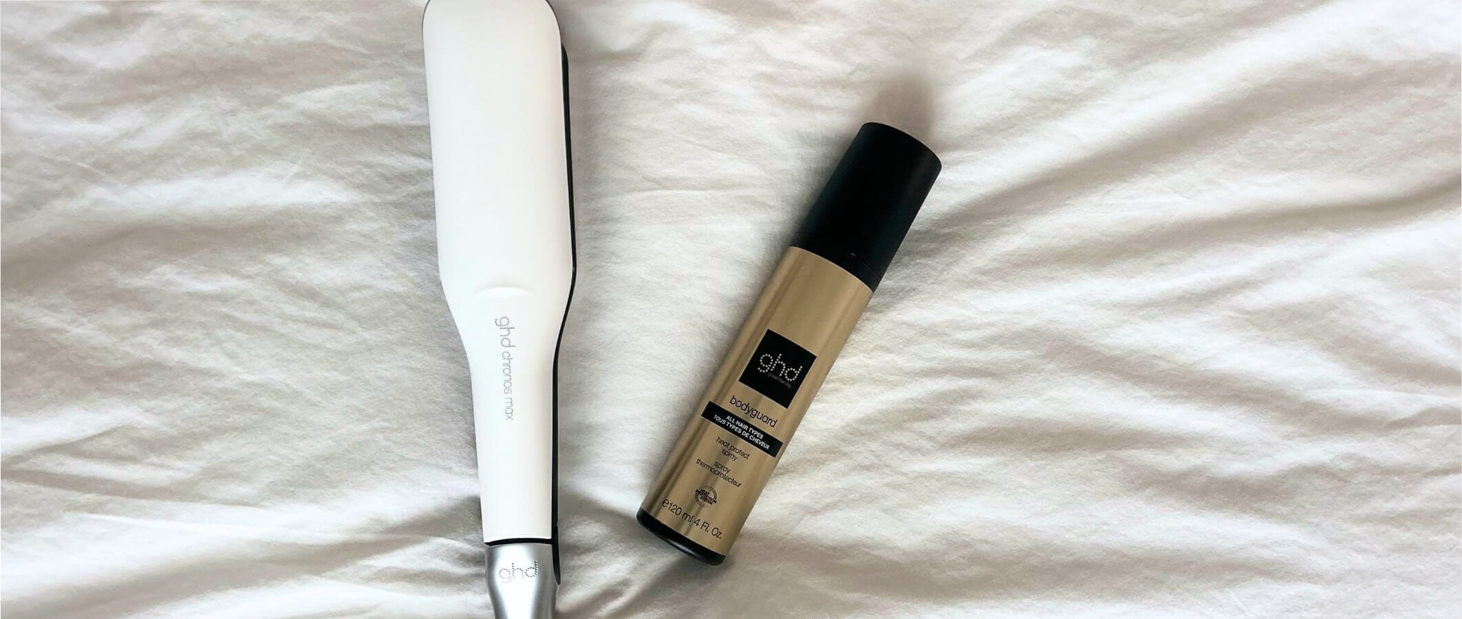 Fer a lisser blanc Chronos Max et spray thermoprotecteur Prep Bodyguard sur fond blanc